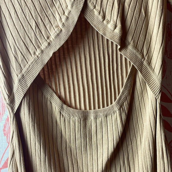 No tags anywhere but NEW. Size M. - Picture 3 of 6